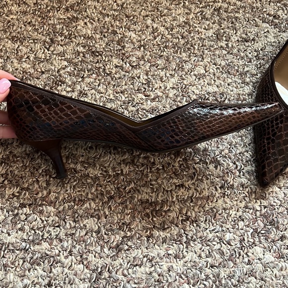 Tahari shoes - Picture 2 of 5